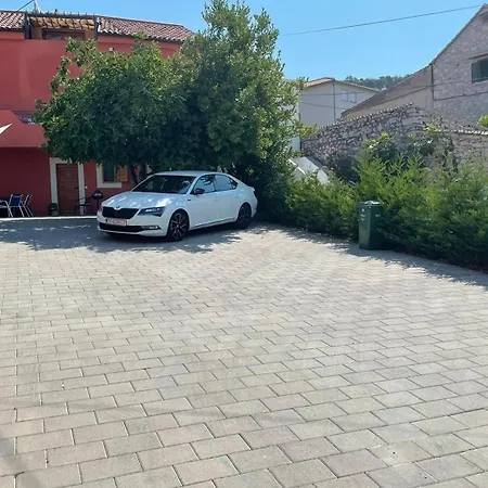 With Parking Space - 23756 Šibenik